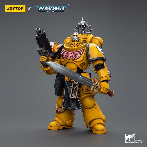 Imperial Fists Lieutenant with Power Sword - 1/18 scale - POKÉ JEUX