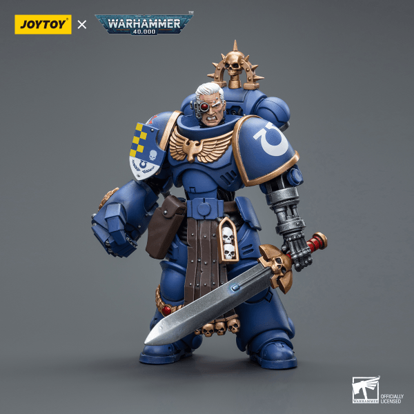 Ultramarines Lieutenant with Power Fist - POKÉ JEUX