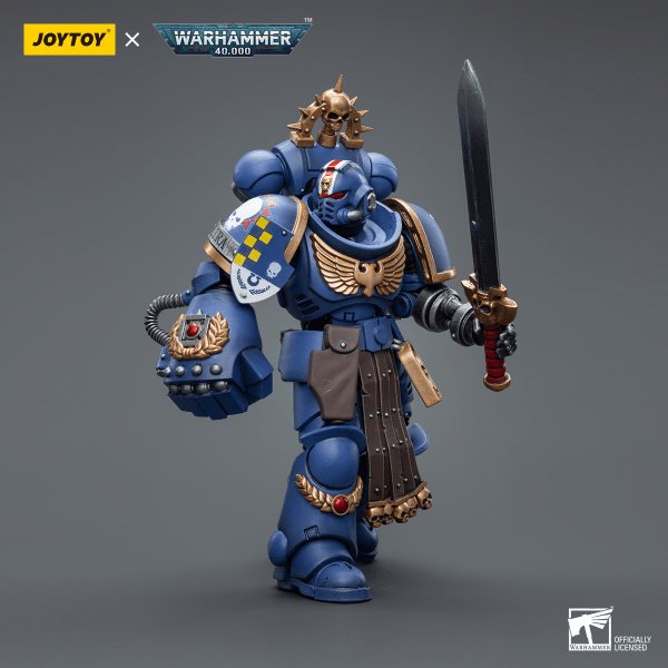 Ultramarines Lieutenant with Power Fist - POKÉ JEUX