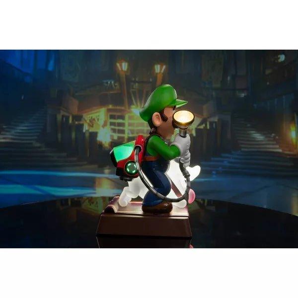 Luigi’s Mansion 3: Light-up Luigi and Polterpup Statue 9" COLL ED - POKÉ JEUX - 761568005684 - 761568005684